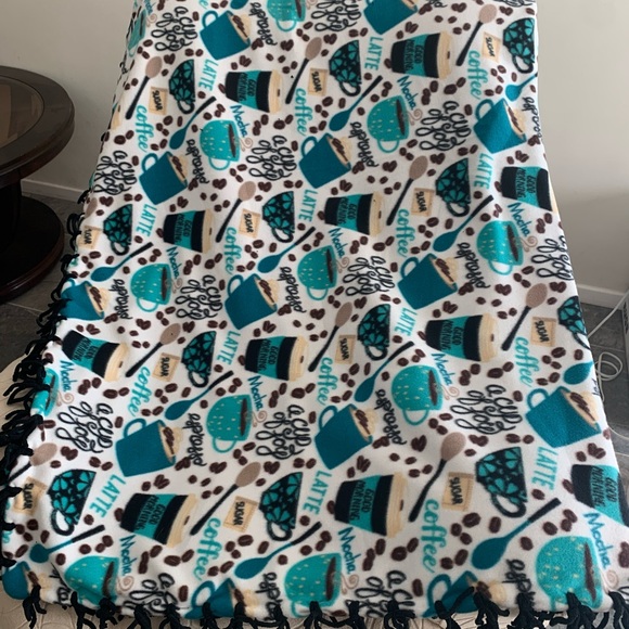 Blanket Fleece Throws - Picture 2 of 2